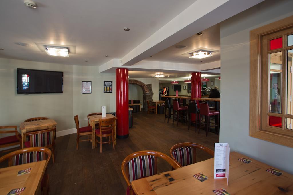 Cambrian Inn Tredegar Екстериор снимка